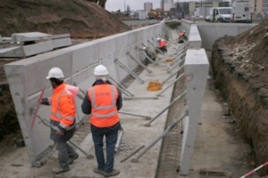 Pose d'éléments préfabriqués en béton